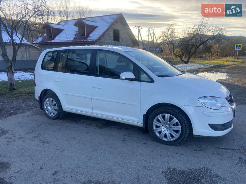 Минивэн Volkswagen Touran 2009 в Косове