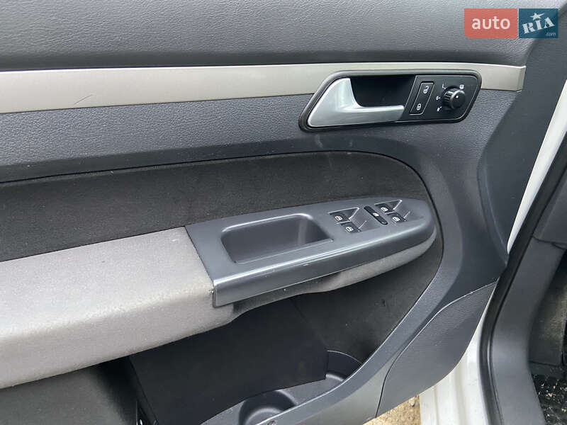 Минивэн Volkswagen Touran 2009 в Косове