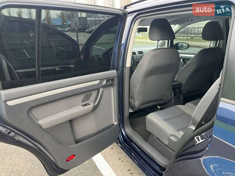 Минивэн Volkswagen Touran 2011 в Киеве