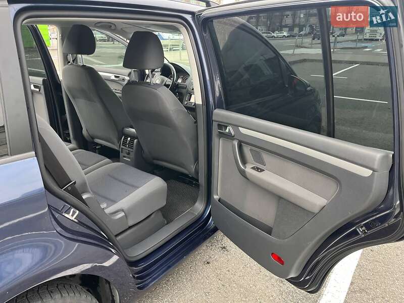 Минивэн Volkswagen Touran 2011 в Киеве