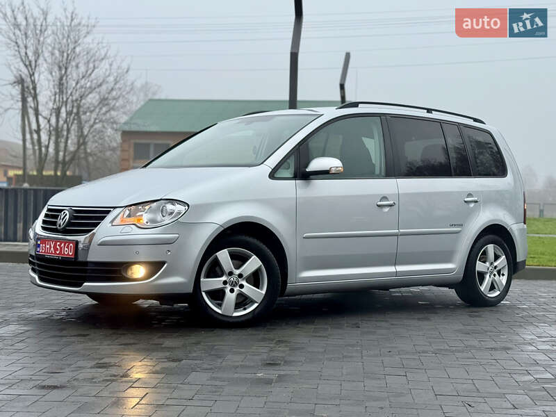 Мінівен Volkswagen Touran 2009 в Лубнах