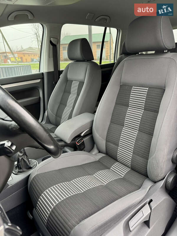 Мінівен Volkswagen Touran 2009 в Лубнах