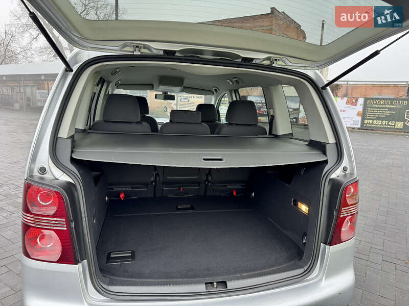 Мінівен Volkswagen Touran 2009 в Лубнах