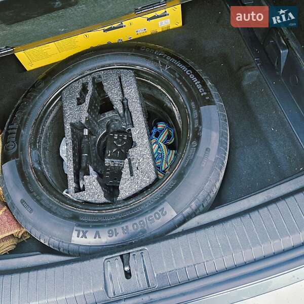 Микровэн Volkswagen Touran 2017 в Ивано-Франковске