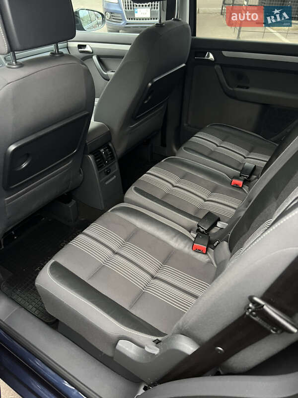 Мінівен Volkswagen Touran 2012 в Рівному