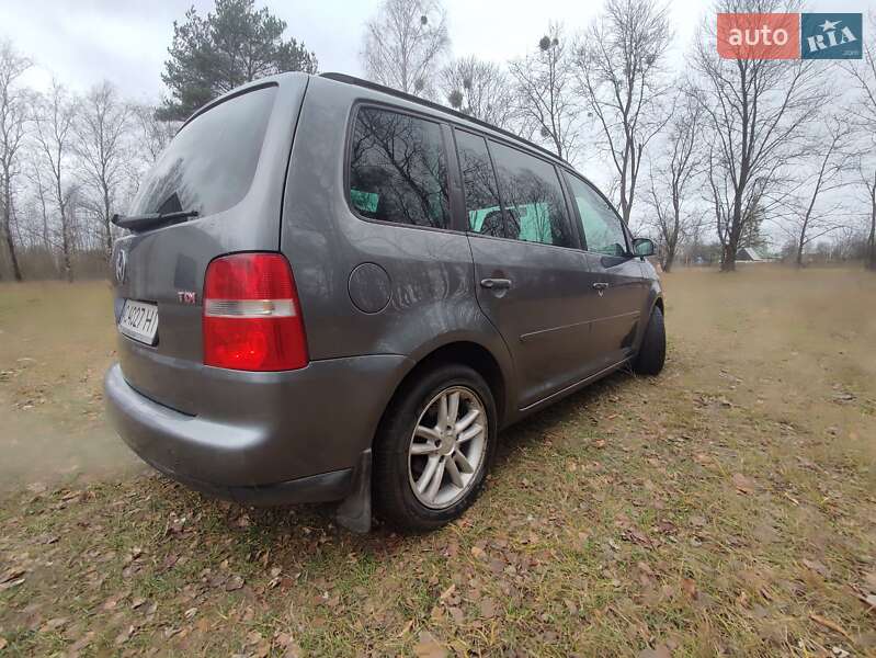 Минивэн Volkswagen Touran 2004 в Ратным