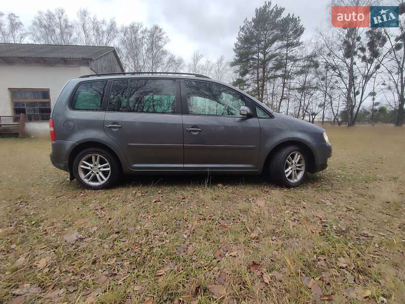 Минивэн Volkswagen Touran 2004 в Ратным