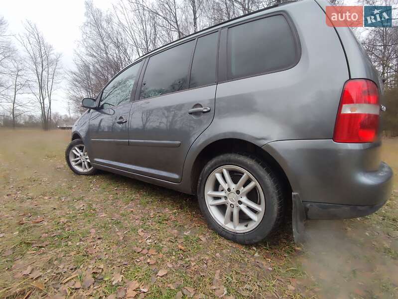 Минивэн Volkswagen Touran 2004 в Ратным
