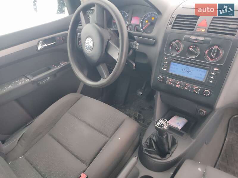 Минивэн Volkswagen Touran 2004 в Ратным