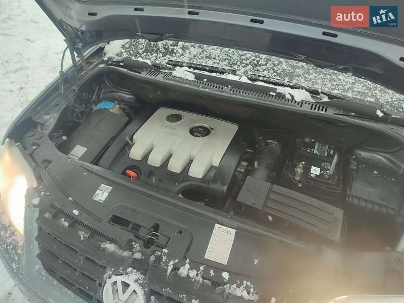 Минивэн Volkswagen Touran 2004 в Ратным