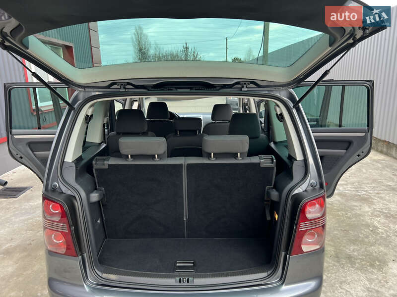 Минивэн Volkswagen Touran 2007 в Лубнах