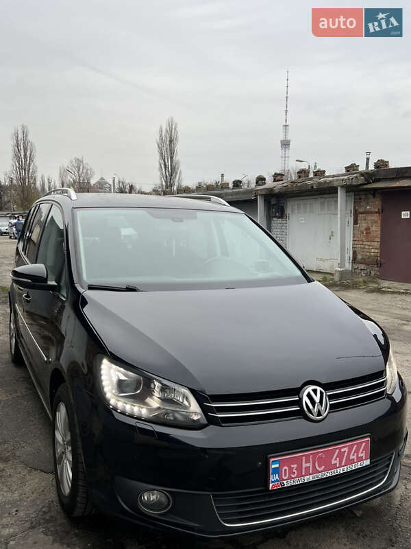 Мінівен Volkswagen Touran 2014 в Києві