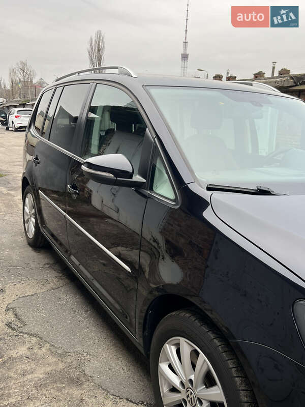 Мінівен Volkswagen Touran 2014 в Києві