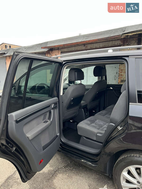 Мінівен Volkswagen Touran 2014 в Києві