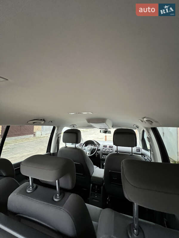Мінівен Volkswagen Touran 2014 в Києві
