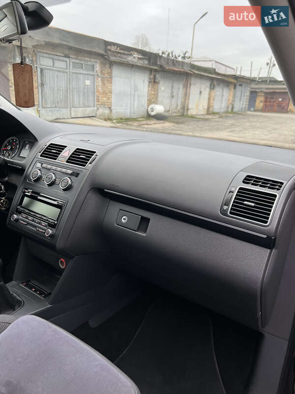 Мінівен Volkswagen Touran 2014 в Києві