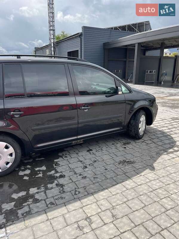 Минивэн Volkswagen Touran 2004 в Ивано-Франковске