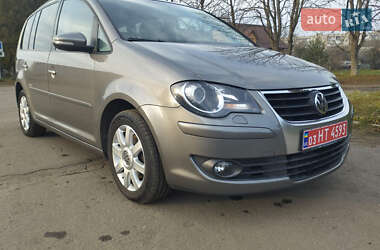 Мінівен Volkswagen Touran 2010 в Луцьку