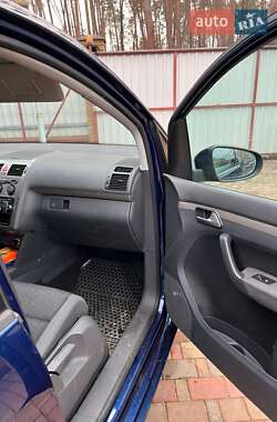 Мінівен Volkswagen Touran 2009 в Бучі