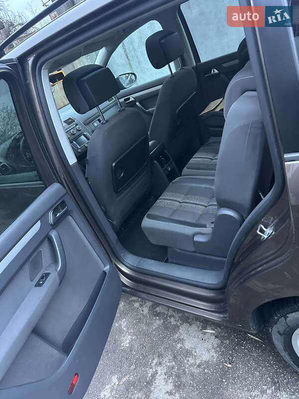 Мінівен Volkswagen Touran 2012 в Мукачевому