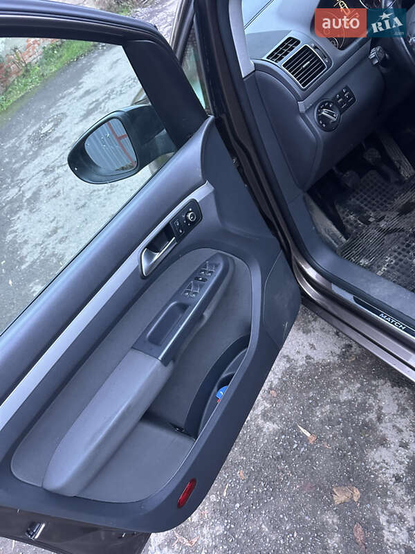 Мінівен Volkswagen Touran 2012 в Мукачевому