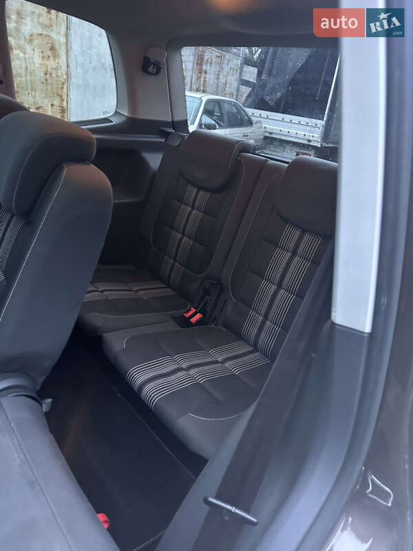 Мінівен Volkswagen Touran 2012 в Мукачевому