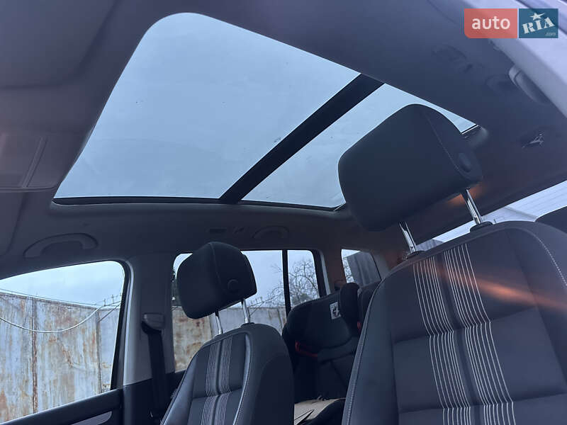 Мінівен Volkswagen Touran 2012 в Мукачевому