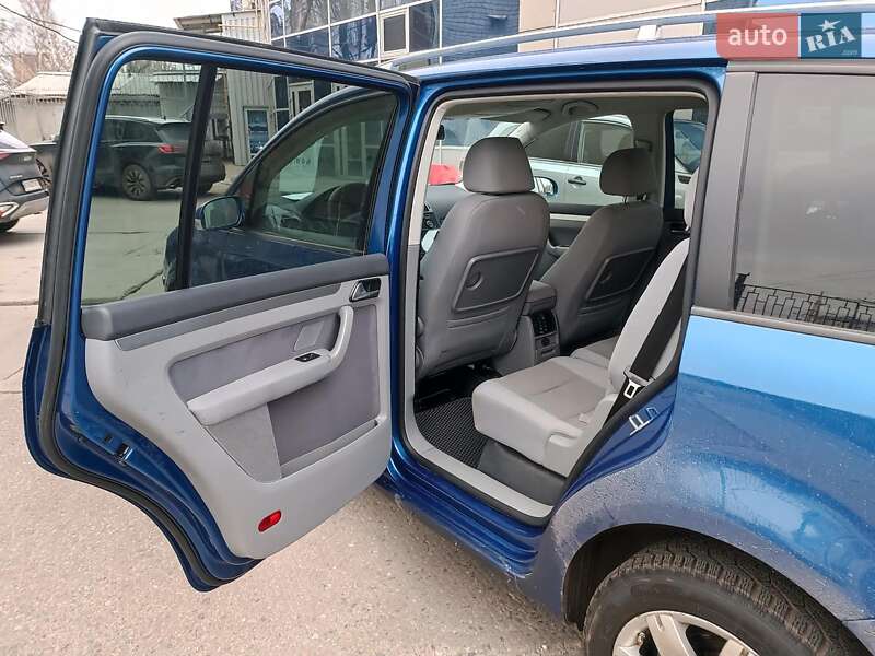 Минивэн Volkswagen Touran 2007 в Харькове