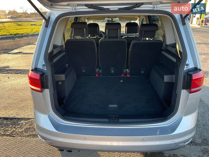 Микровэн Volkswagen Touran 2018 в Ужгороде