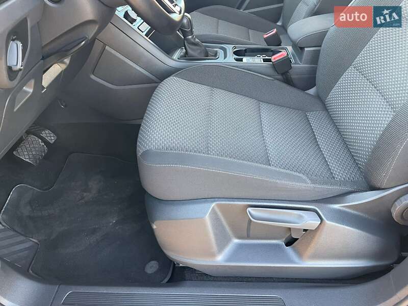 Микровэн Volkswagen Touran 2018 в Ужгороде