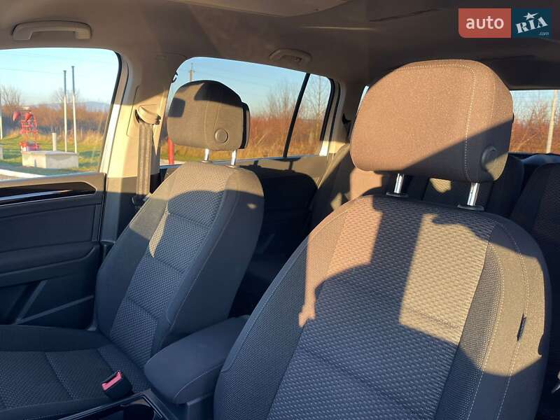 Микровэн Volkswagen Touran 2018 в Ужгороде