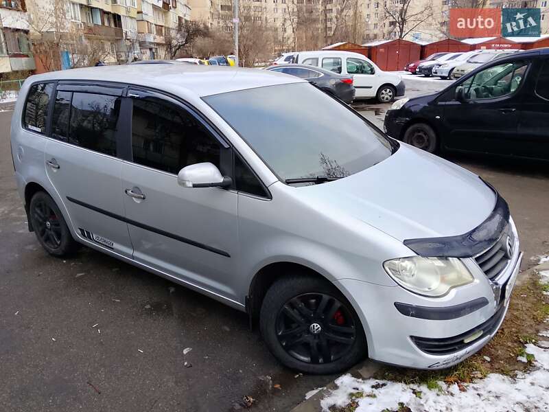 Минивэн Volkswagen Touran 2007 в Киеве
