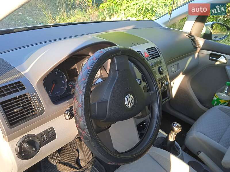 Минивэн Volkswagen Touran 2010 в Виннице