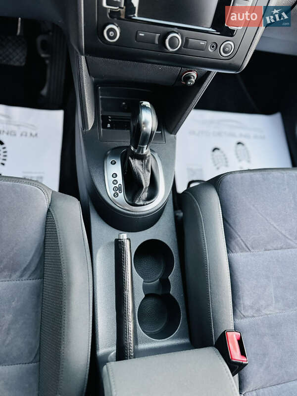 Мінівен Volkswagen Touran 2012 в Здолбуніві