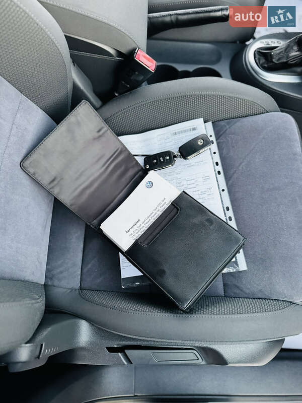 Мінівен Volkswagen Touran 2012 в Здолбуніві