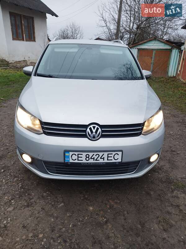 Мінівен Volkswagen Touran 2011 в Чернівцях