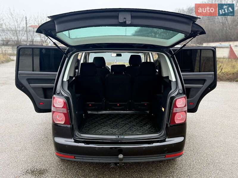 Минивэн Volkswagen Touran 2008 в Житомире