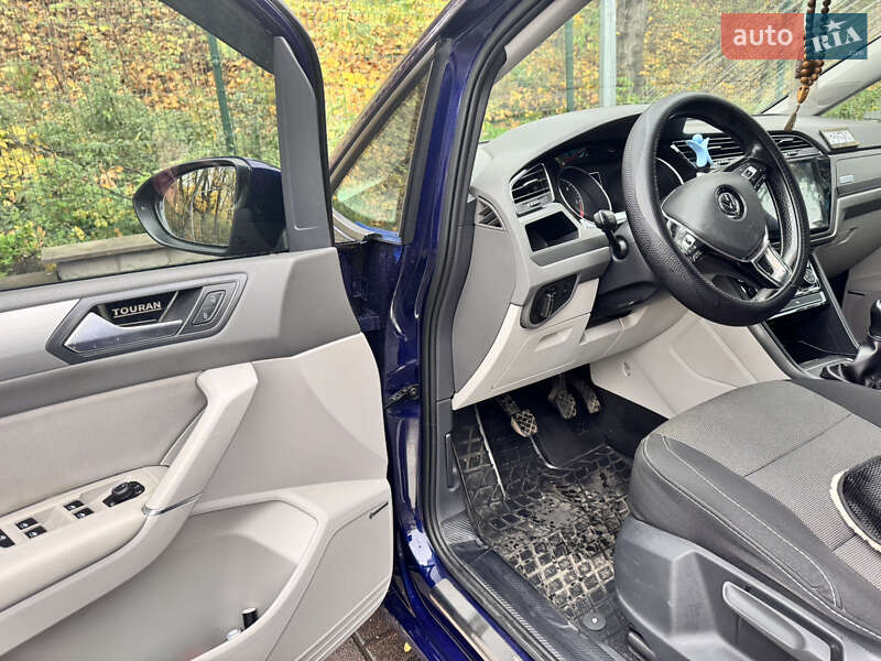 Мінівен Volkswagen Touran 2015 в Києві фото 22 Мінівен Volkswagen Touran 2015 в Києві