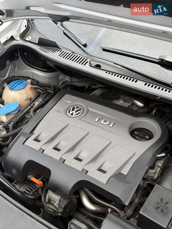 Мінівен Volkswagen Touran 2012 в Сумах