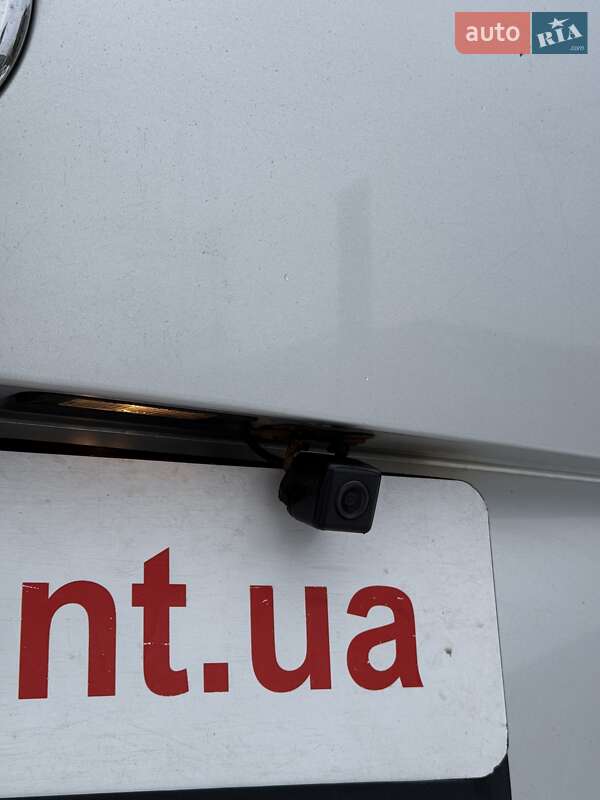 Мінівен Volkswagen Touran 2012 в Сумах