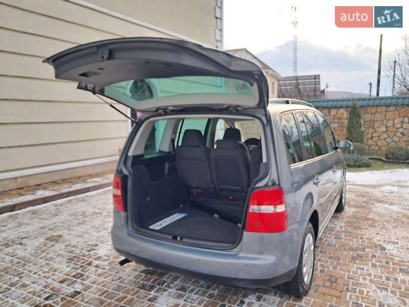 Минивэн Volkswagen Touran 2006 в Могилев-Подольске фото 54 Минивэн Volkswagen Touran 2006 в Могилев-Подольске