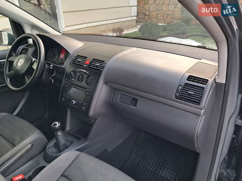 Минивэн Volkswagen Touran 2006 в Могилев-Подольске фото 67 Минивэн Volkswagen Touran 2006 в Могилев-Подольске
