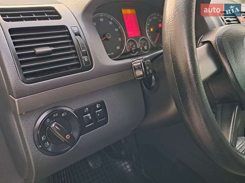 Минивэн Volkswagen Touran 2006 в Могилев-Подольске фото 71 Минивэн Volkswagen Touran 2006 в Могилев-Подольске