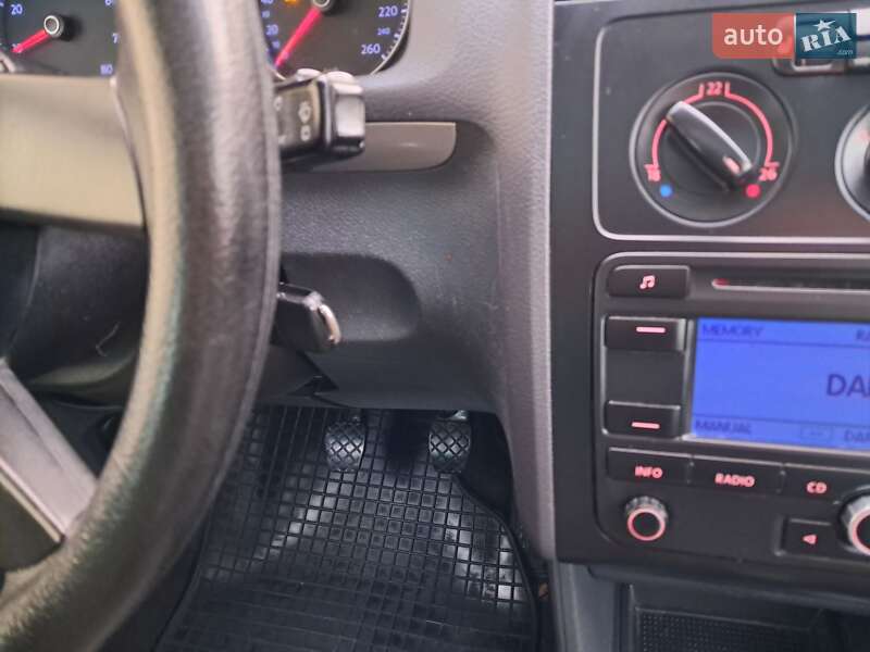 Минивэн Volkswagen Touran 2006 в Могилев-Подольске фото 82 Минивэн Volkswagen Touran 2006 в Могилев-Подольске