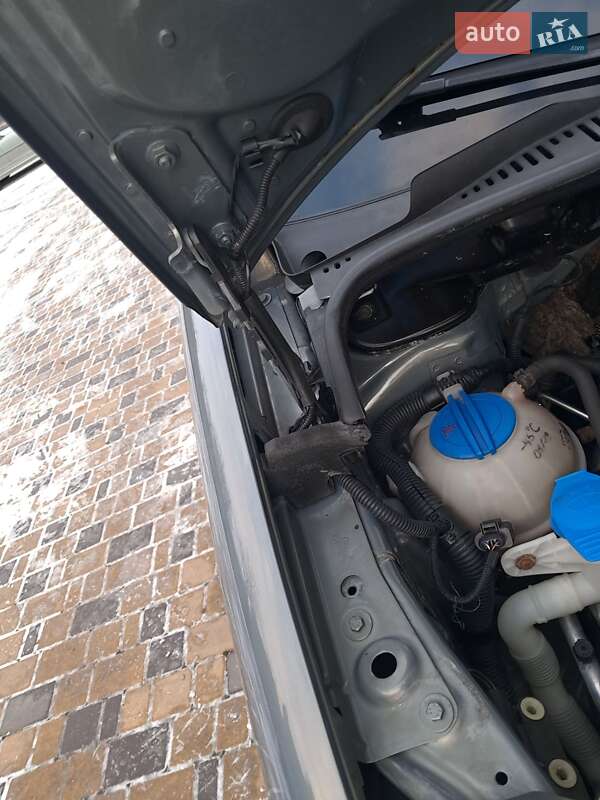 Минивэн Volkswagen Touran 2006 в Могилев-Подольске фото 88 Минивэн Volkswagen Touran 2006 в Могилев-Подольске