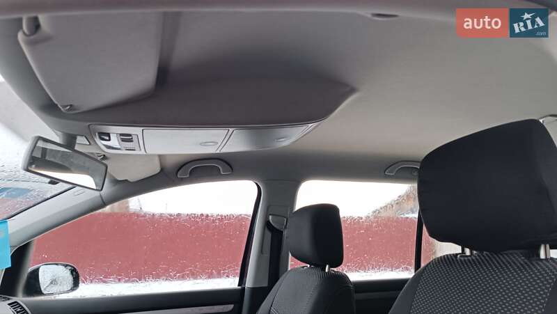 Мінівен Volkswagen Touran 2005 в Сарнах