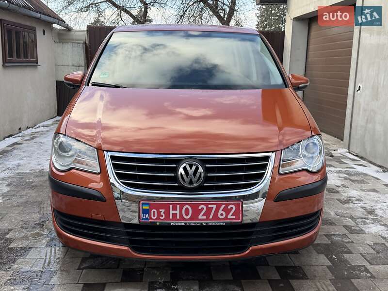 Минивэн Volkswagen Touran 2009 в Ровно