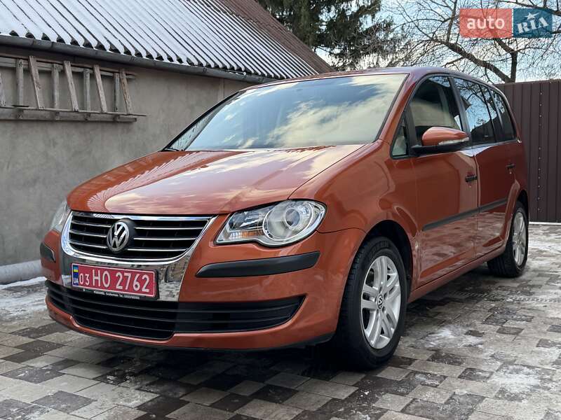 Минивэн Volkswagen Touran 2009 в Ровно