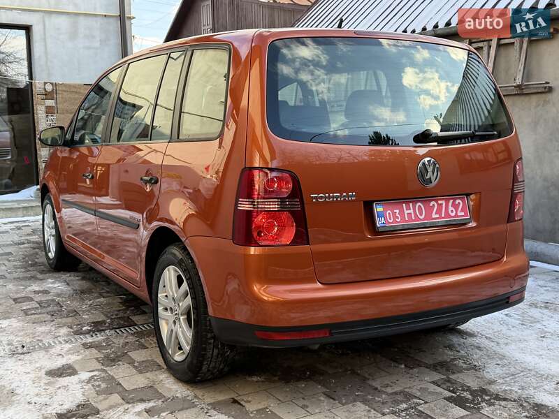 Минивэн Volkswagen Touran 2009 в Ровно