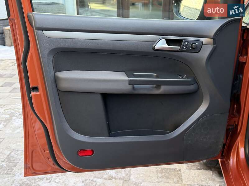 Минивэн Volkswagen Touran 2009 в Ровно